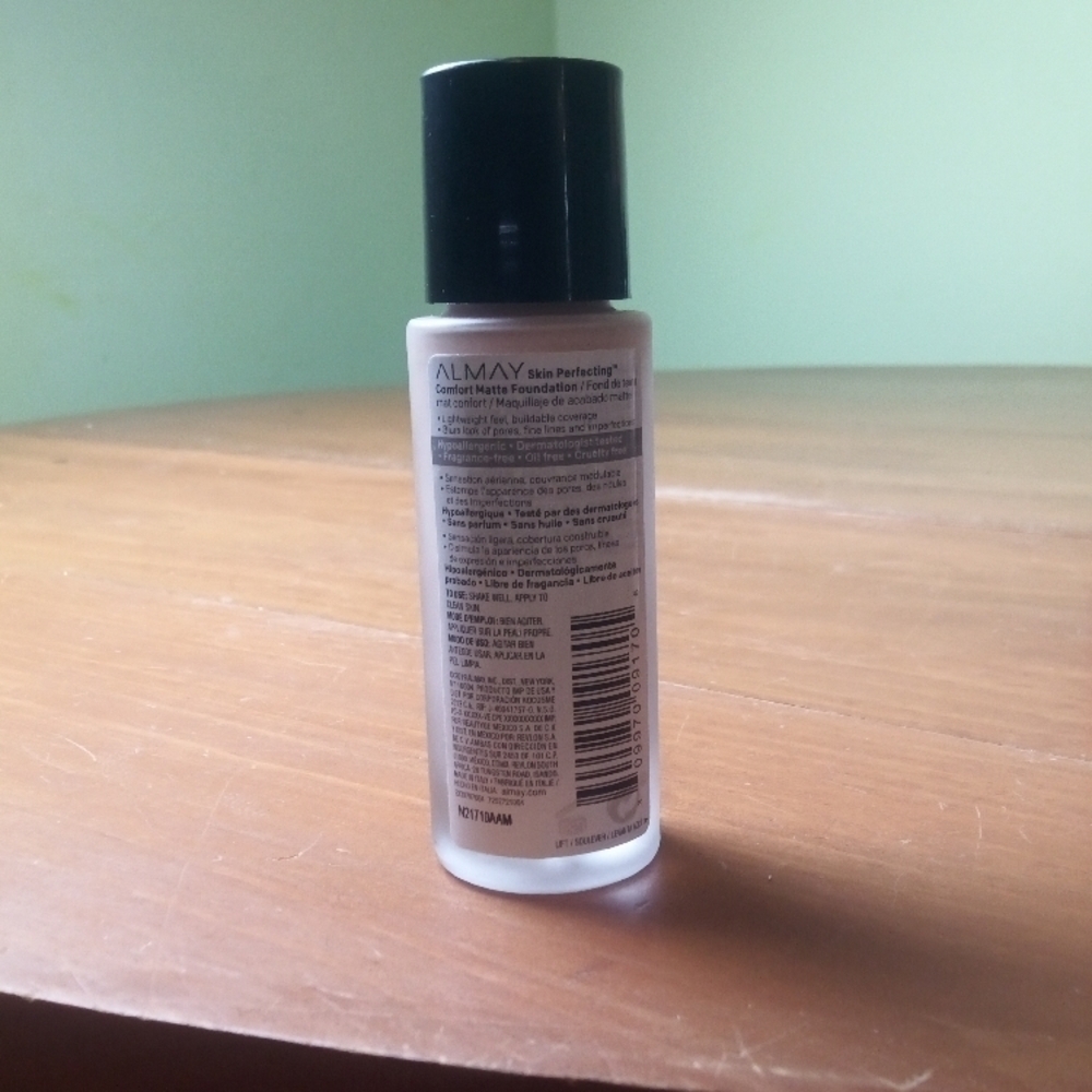 Almay Skin Perfecting Comfort Matte Foundation - Cool Nude, 130 - Picture 2 of 2